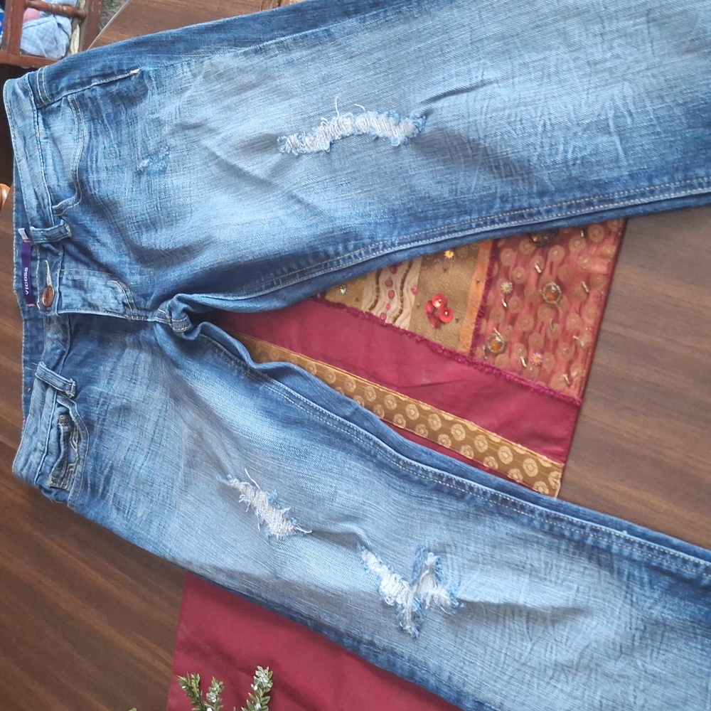 Vigoss Straight Leg Distressed Jeans Size 7